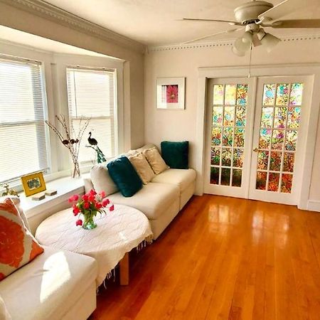 Near Train Station Gorgeous 3-Bedroom Apartment With Patios Boston Exterior photo