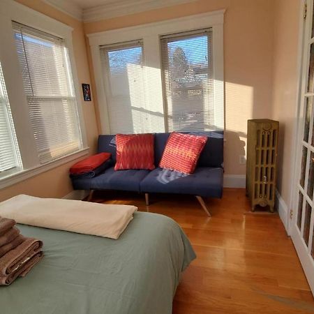 Near Train Station Gorgeous 3-Bedroom Apartment With Patios Boston Exterior photo