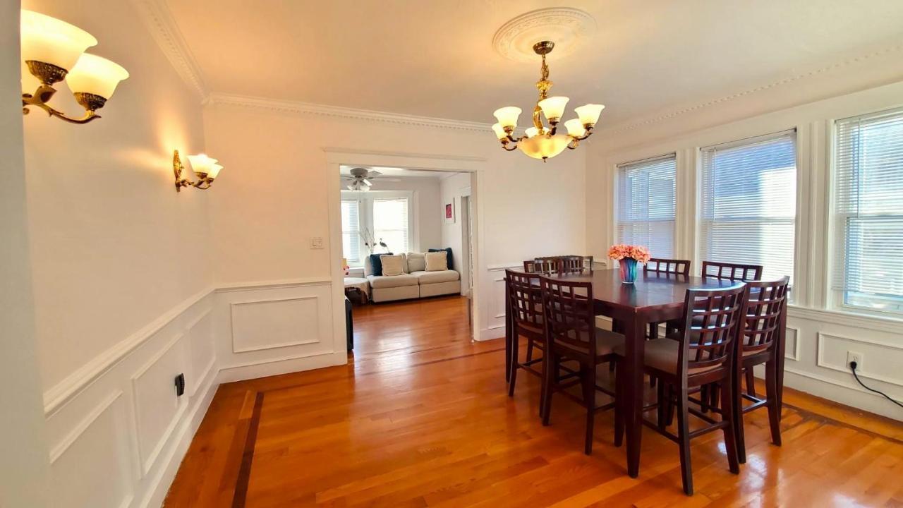 Near Train Station Gorgeous 3-Bedroom Apartment With Patios Boston Exterior photo