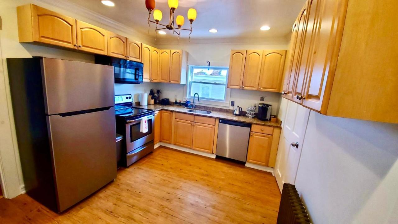 Near Train Station Gorgeous 3-Bedroom Apartment With Patios Boston Exterior photo