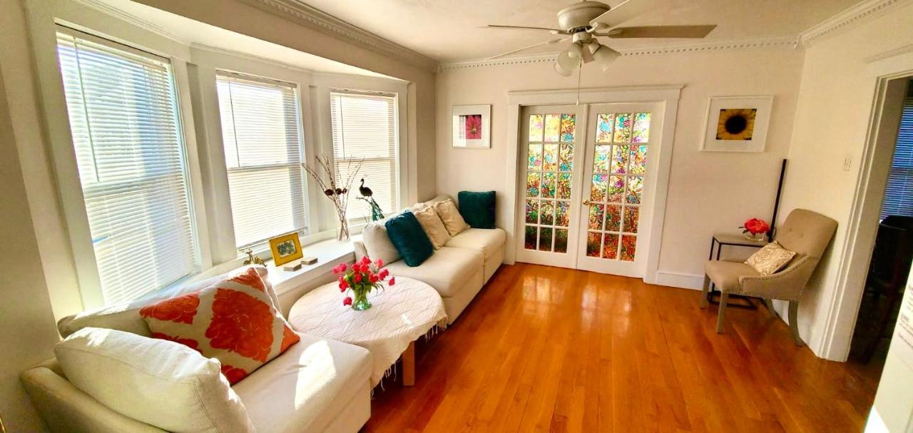Near Train Station Gorgeous 3-Bedroom Apartment With Patios Boston Exterior photo