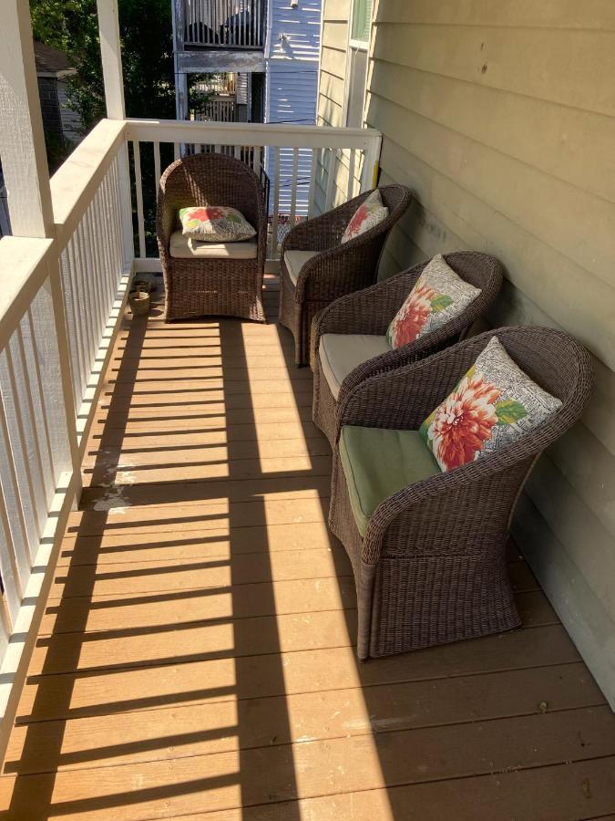 Near Train Station Gorgeous 3-Bedroom Apartment With Patios Boston Exterior photo